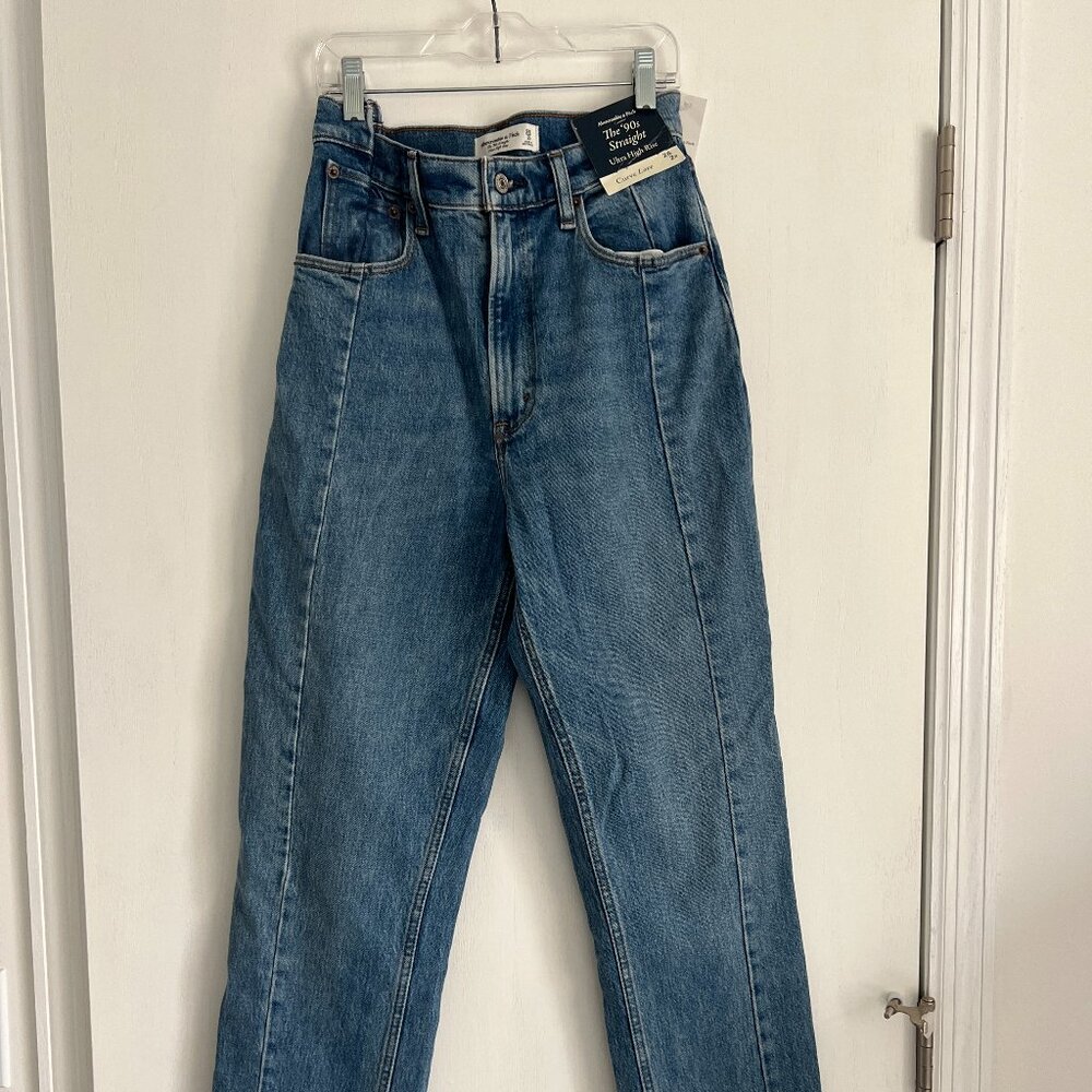 NWT Abercrombie Curve Love 90's Straight Ultra High Rise 26R